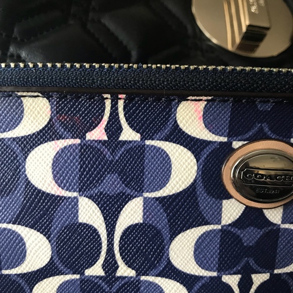 Coach clutch/wristlet Large - Picture 2 of 5